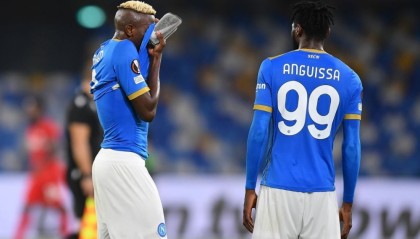  那不勒斯防线崩盘，奥斯梅恩戴帽难救主  