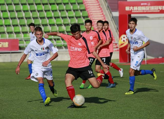  国际米兰青训小将首秀破门  